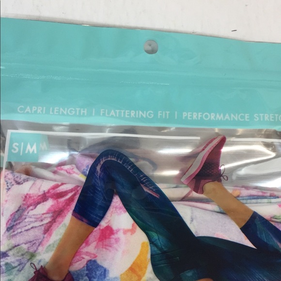 Blue Star Multicolor Floral Capri Leggings Women’s - Picture 2 of 12